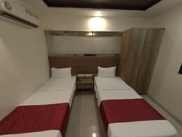 Hotel Hometown - Near BKC
