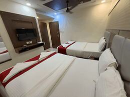 Hotel Hometown - Near BKC