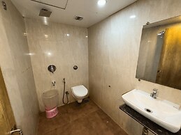 Hotel Hometown - Near BKC