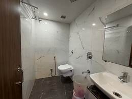 Hotel Hometown - Near BKC