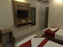Hotel Hometown - Near BKC