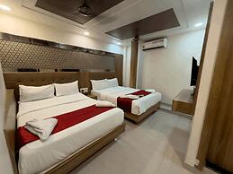 Hotel Hometown - Near BKC