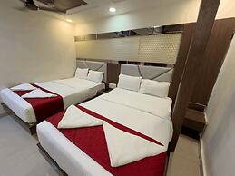 Hotel Hometown - Near BKC