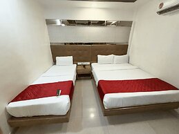 Hotel Hometown - Near BKC