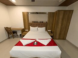 Hotel Hometown - Near BKC