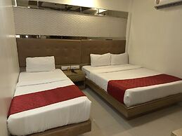 Hotel Hometown - Near BKC
