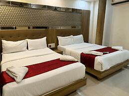 Hotel Hometown - Near BKC