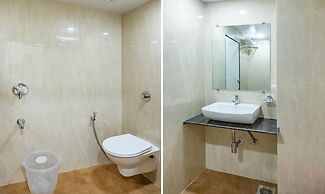 Hotel Hometown - Near BKC