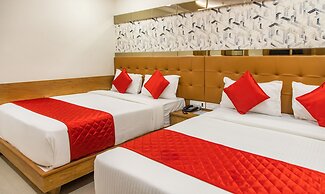 Hotel Hometown - Near BKC
