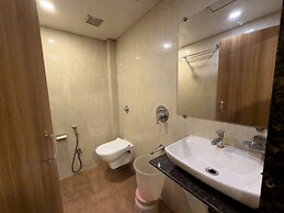 Hotel Hometown - Near BKC