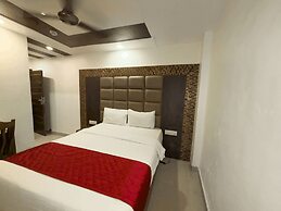 Hotel Hometown - Near BKC