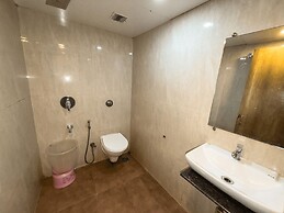 Hotel Hometown - Near BKC