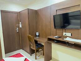 Hotel Hometown - Near BKC