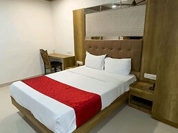 Hotel Hometown - Near BKC
