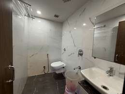 Hotel Hometown - Near BKC