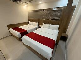 Hotel Hometown - Near BKC