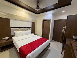 Hotel Hometown - Near BKC
