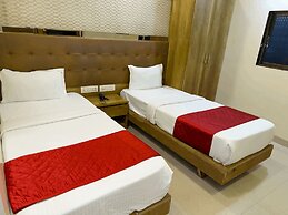 Hotel Hometown - Near BKC