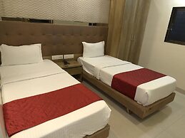 Hotel Hometown - Near BKC