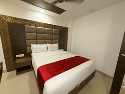 Hotel Hometown - Near BKC