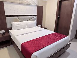 Hotel Hometown - Near BKC