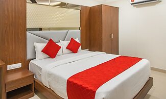 Hotel Hometown - Near BKC