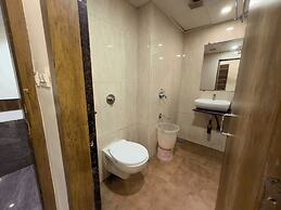 Hotel Hometown - Near BKC