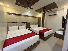 Hotel Hometown - Near BKC
