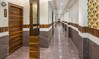 Hotel Hometown - Near BKC