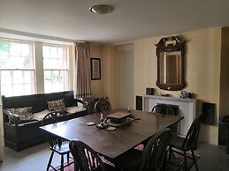 Beautiful 8-bed House in Angus