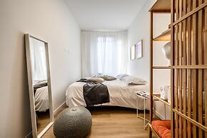 Emilia Suite Young