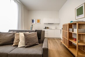Emilia Suite Young