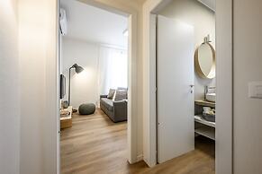 Emilia Suite Young