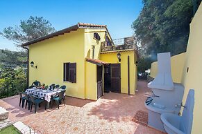 Villa Monte Enrico - With Pool