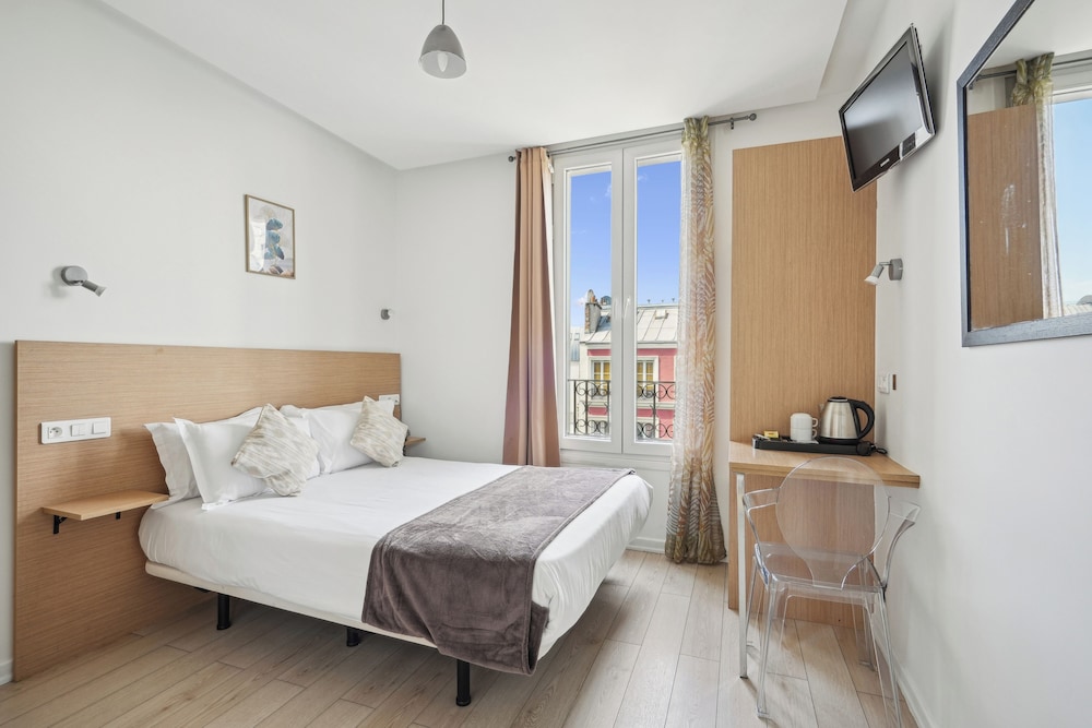 Hotel Le National Clichy Paris