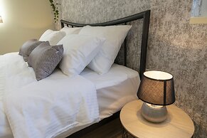 Dj City Vista Luxury Apartments