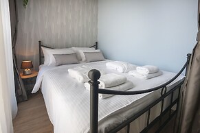 Dj City Vista Luxury Apartments