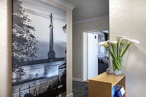 Dj City Vista Luxury Apartments