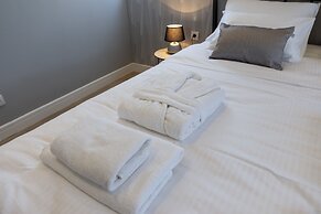 Dj City Vista Luxury Apartments
