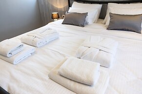 Dj City Vista Luxury Apartments