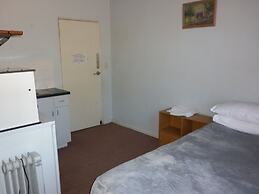 Young Budget Accommodation - Hostel