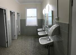 Young Budget Accommodation - Hostel