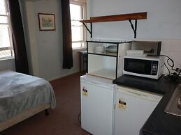 Young Budget Accommodation - Hostel