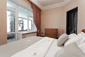 Royal Apartment Uspenskaya 12