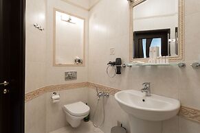 Royal Apartment Uspenskaya 12