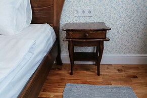Royal Apartment Zhukovskogo 9