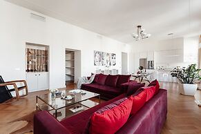 Royal Apartments Grecheskaya 25
