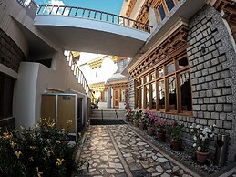 Cho Palace