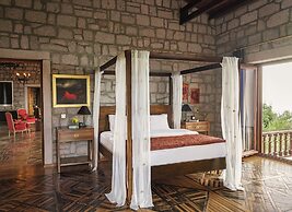 Simurg Inn