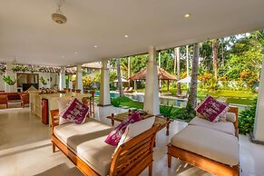 Bali Villa Near the Beach, 2015